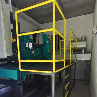 Executamos o retrofit de um gerador industrial danificado por incêndio, garantindo sua restauração total. O processo incluiu limpeza, substituição de peças e pintura, além de uma verificação elétr (2)